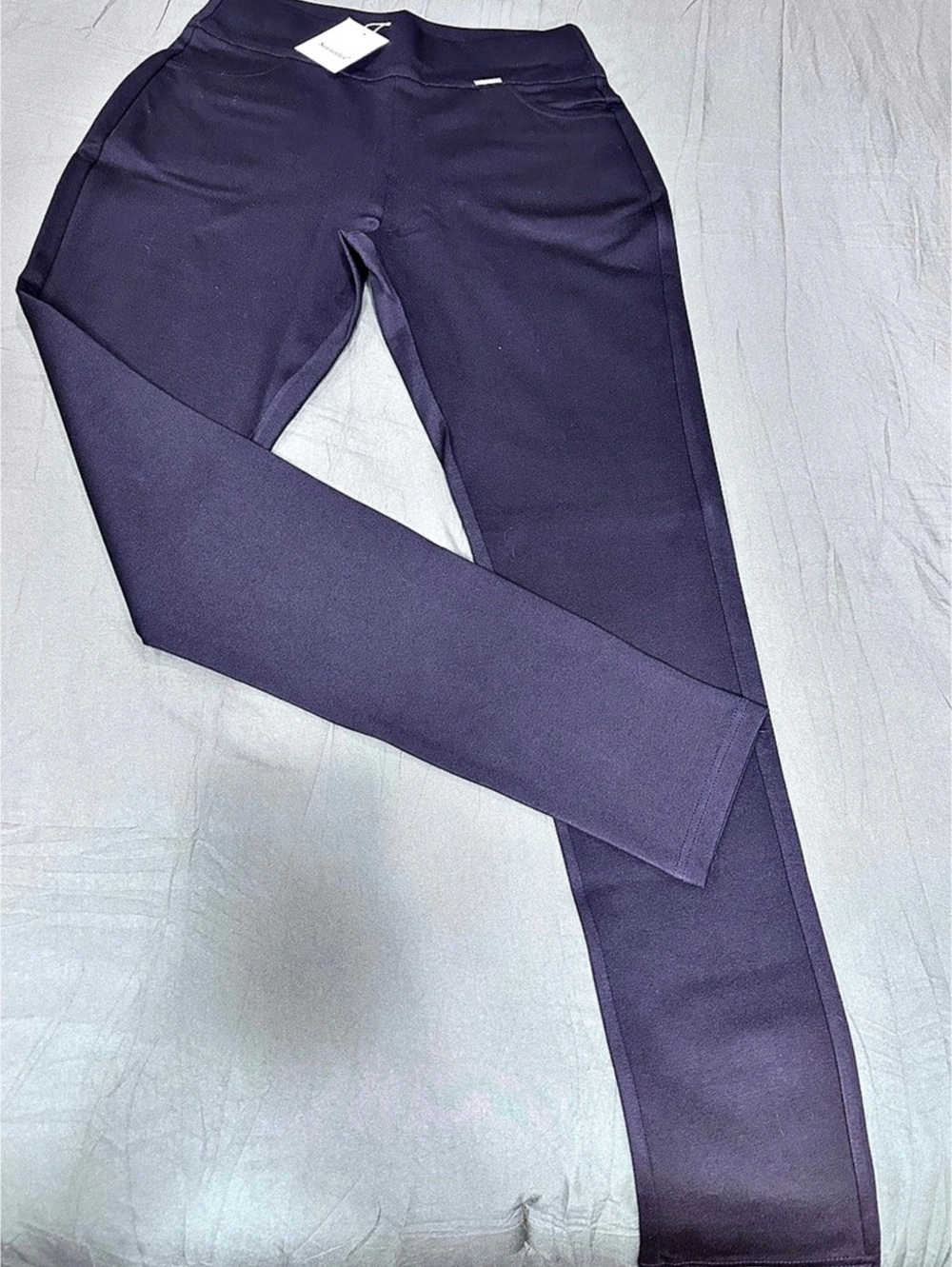 Neveleica Skinny Pants in Black Size Small NWT